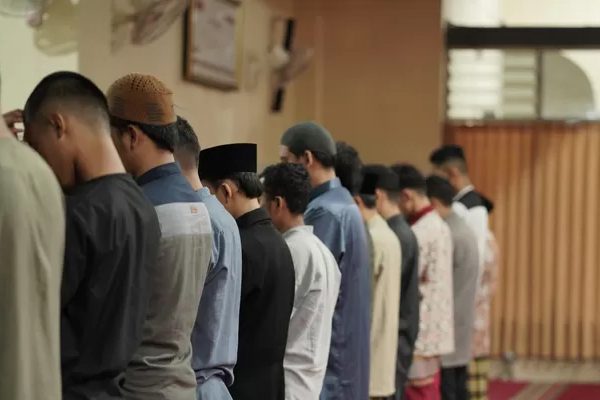 Tidak Sempat Membaca Al-Fatihah Karena Imam Sudah Rukuk